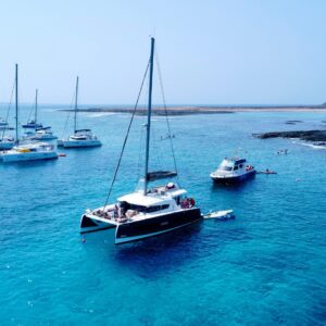 Catamarán de lujo Oby Luxury, solo para adultos, en Fuerteventura